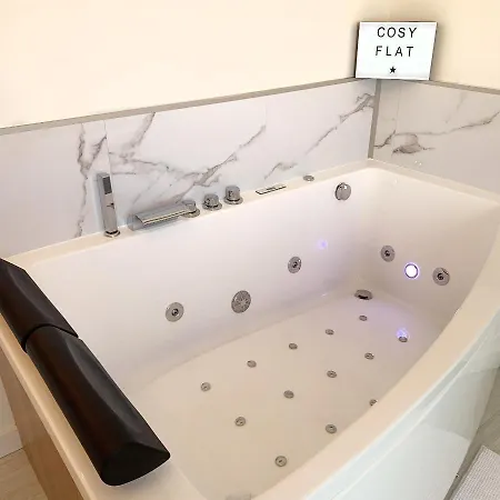 La Marquise - Cosy Flat - Jacuzzi - Senlis Appartement Senlis  Buitenkant foto