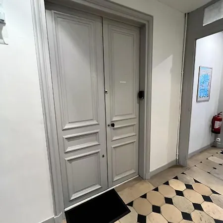 La Marquise - Cosy Flat - Jacuzzi - Senlis Appartement Senlis  Buitenkant foto