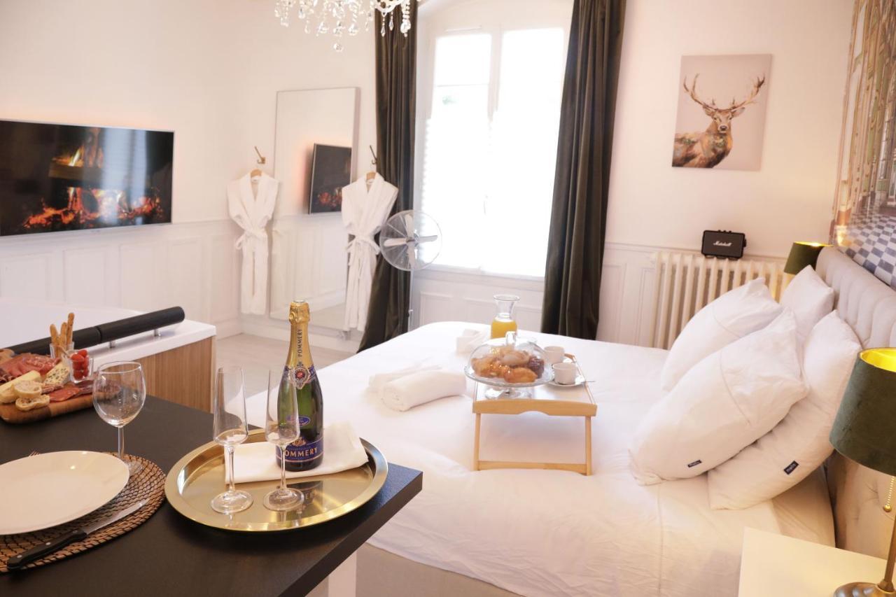 La Marquise - Cosy Flat - Jacuzzi - Senlis Apartment