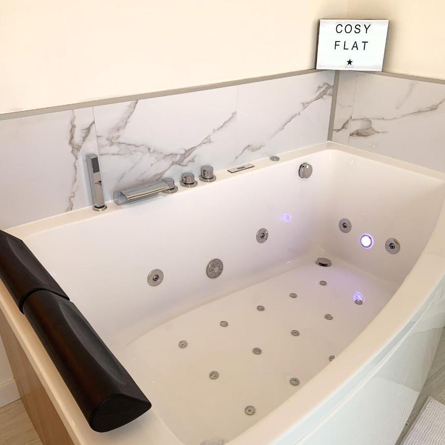 La Marquise - Cosy Flat - Jacuzzi - Senlis Apartment